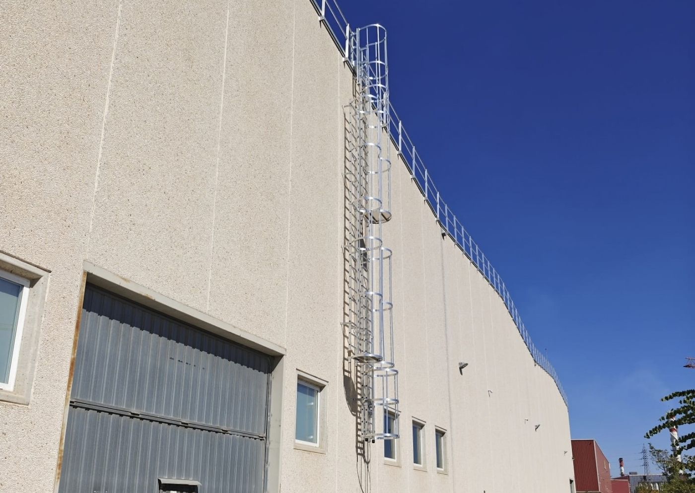 SOLUTEC finaliza la renovación de la cubierta de la planta de Henkel en Azuqueca de Henares (Guadalajara)