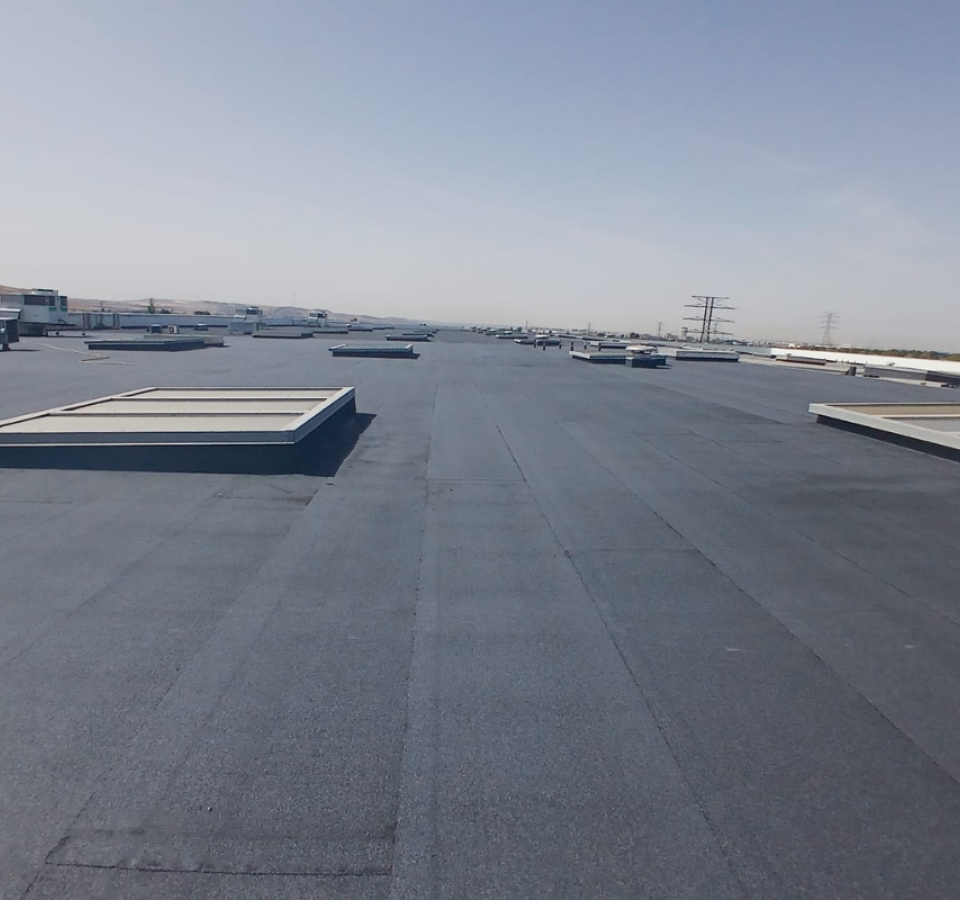 Así es como rehabilitamos la cubierta de una nave logística de casi 10.000 M² sin parar su operativa en Alcalá de Henares